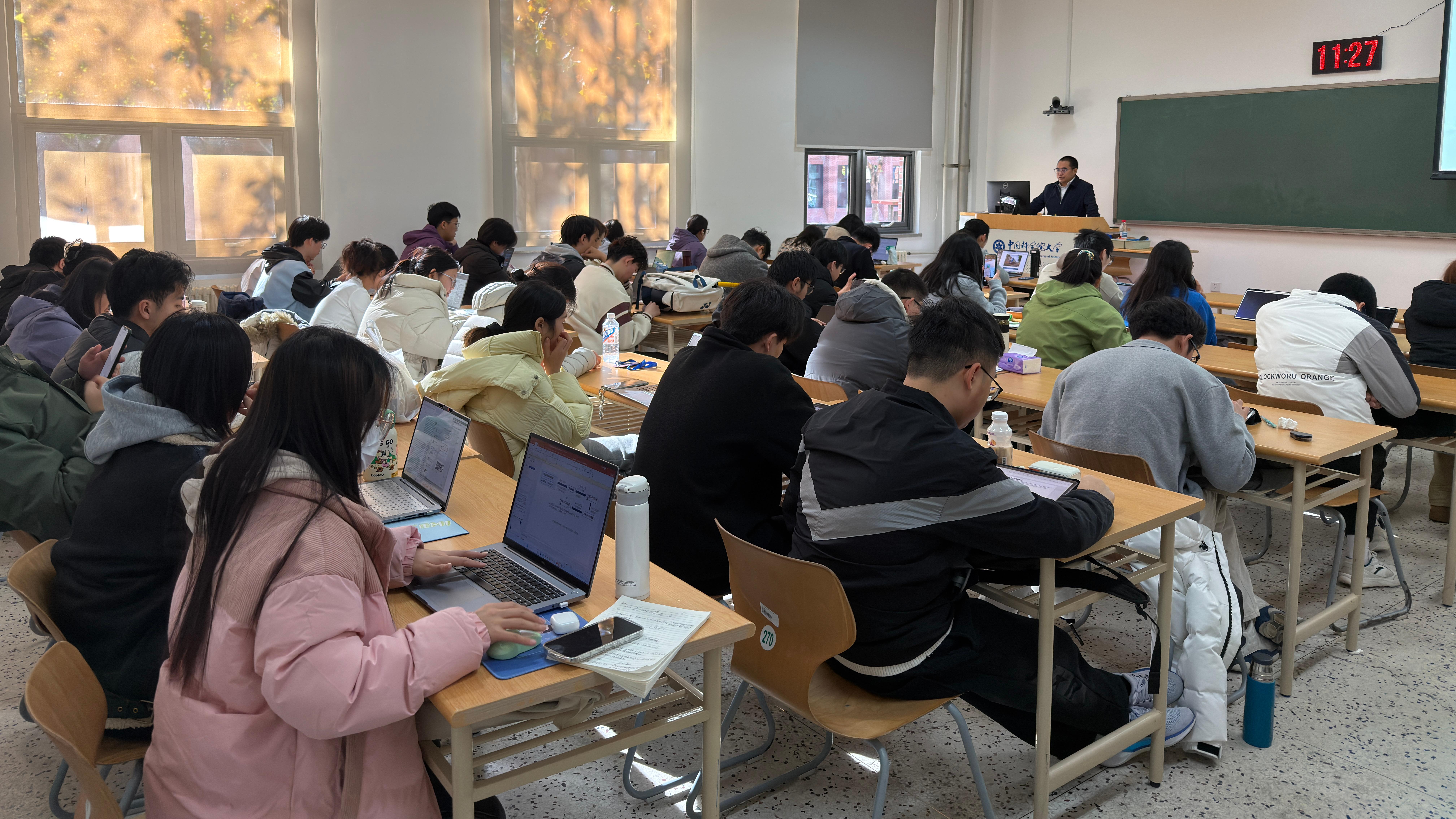 后视现场.jpg 后视现场.jpg